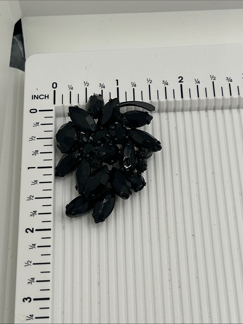 Albert Weiss Vintage Black Crystal Floral Cluster Brooch - Picture 7 of 7